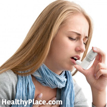 Ahdistuskohtaukset ja astmakohtaukset voivat näyttää samalta. Ahdistuskohtauksen ja astmakohtauksen välisen eron ilmoittaminen sisältää kaksi havaintoa. Lue nyt.