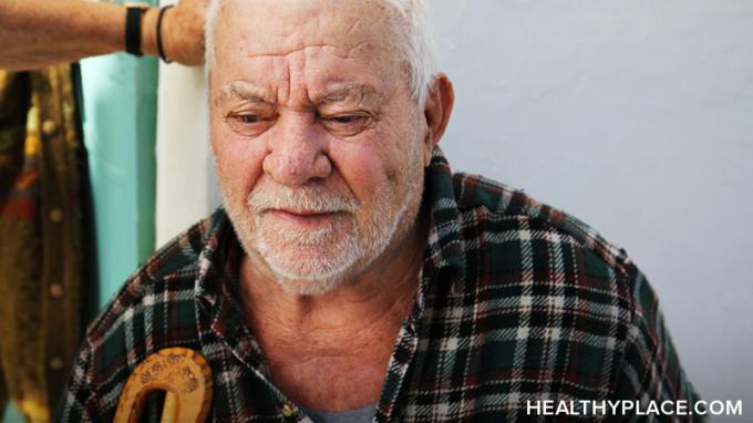 Tutustu Alzheimerin taudin eteneviin vaiheisiin sekä muisti- ja käyttäytymismuutoksiin, jotka tapahtuvat Alzheimerin taudin edetessä HealthyPlace-sivustossa.