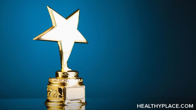 HealthyPlace.com sai kunnianosoituksen useilla Internet-terveyspalkinnoilla vuonna 2016 luotettavien mielenterveystietojen tarjoamisesta.