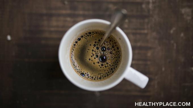 Kahvikuppi voi pahentaa bipolaarisia oireita. Lue luotettavia tietoja kahvista ja bipolaarisista häiriöistä HealthyPlace-sivustosta.