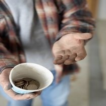 Mielenterveyden leimautumisen lisäksi taloudellinen leimaaminen ja asunnottomuuden leimaaminen ovat usein haaste monille ihmisille. Opi selviämään leimautumisesta kaikilla rintamilla.