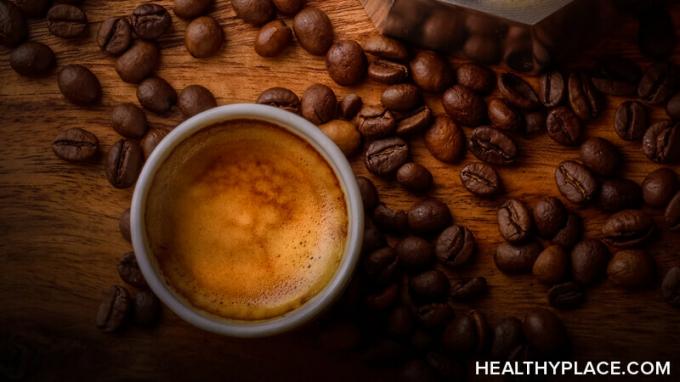 Kofeiini ja ahdistuksen yhteys? Kofeiini häiritsee aivojen kykyä torjua ahdistusta. Hanki luotettavia tietoja kofeiinista ja ahdistuksesta HealthyPlace -sivustolla.