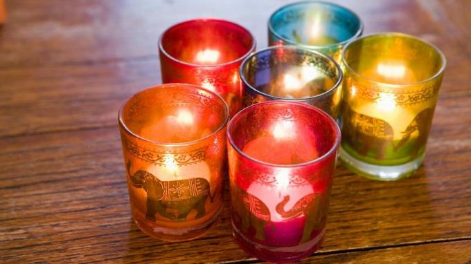 Pehmeästi sytytetyt kynttilät tarjoavat rauhoittavan ympäristön ADHD-lapsille.