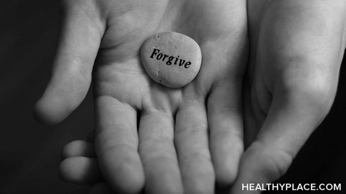 Kuinka edistät anteeksiantoa ja etenet eteenpäin tunnekivusta huolimatta? Tässä on 3 vinkkiä, joiden avulla voit saavuttaa anteeksiannon.
