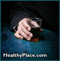 Ota selvää, mikä liittyy juomaongelman tai alkoholismin diagnoosin saamiseen.