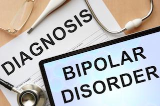 Bipolaarisen häiriön diagnosointi teini-ikäisenä tai nuorena aikuisena on vaikeaa. Tässä on vinkkejä selviytymiseen tunneista, jotka voivat ilmetä diagnoosin jälkeen. 