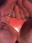 hands-holding-sydän